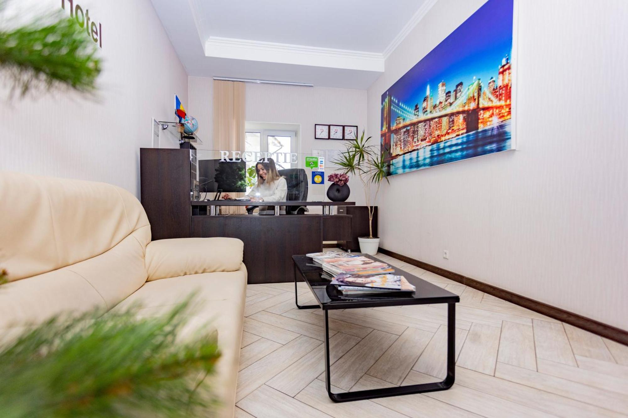 Lolo Hotel Kiszyniów Zewnętrze zdjęcie