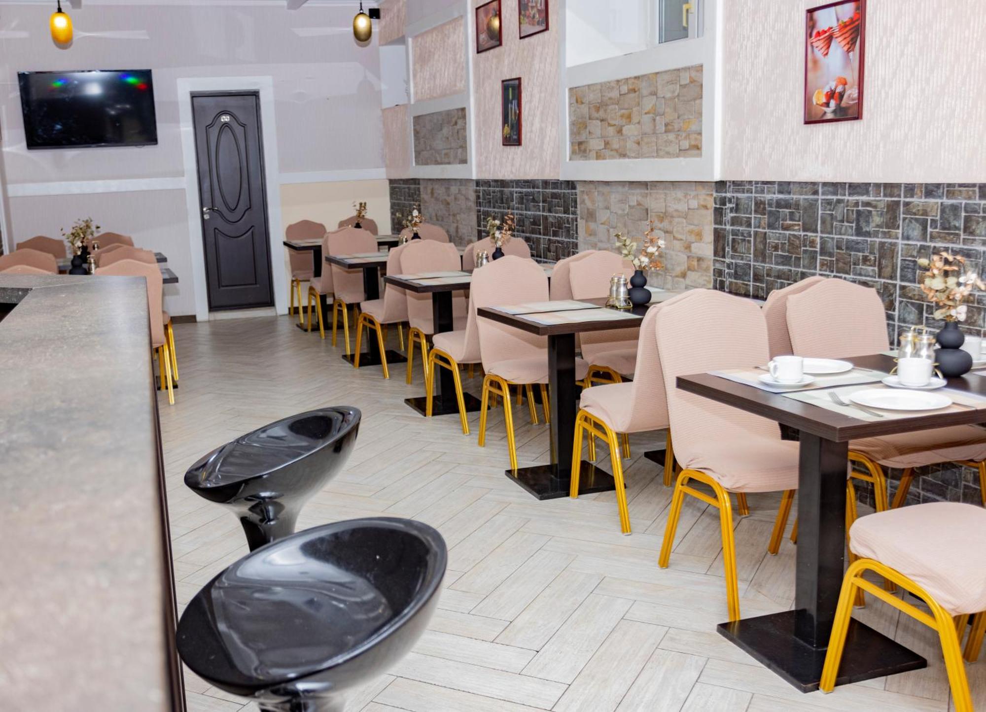 Lolo Hotel Kiszyniów Zewnętrze zdjęcie
